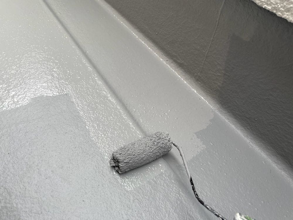 H様(鈴鹿)防水(一層目) 生駒市の外壁塗装、屋根塗装、防水工事をリペイント匠が施工した写真