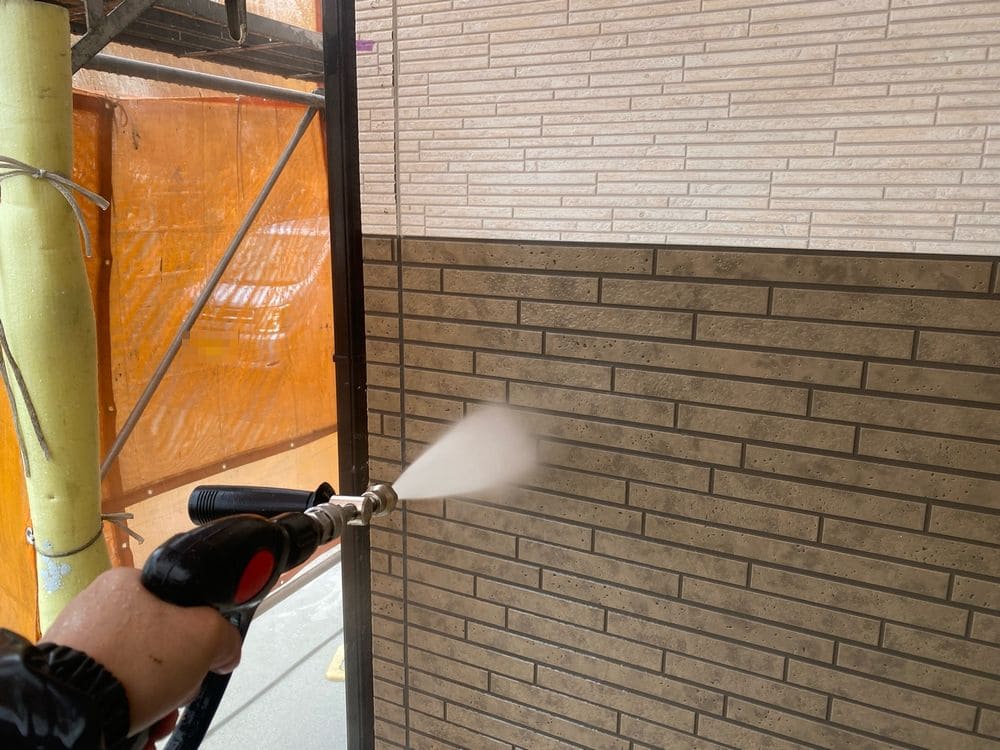 S様(生駒市)外壁_高圧洗浄2 生駒市の外壁・屋根塗装をリペイント匠が施工した写真