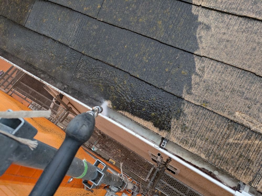 生駒市 T様 屋根 高圧洗浄 生駒市の外壁塗装をリペイント匠が施工した写真
