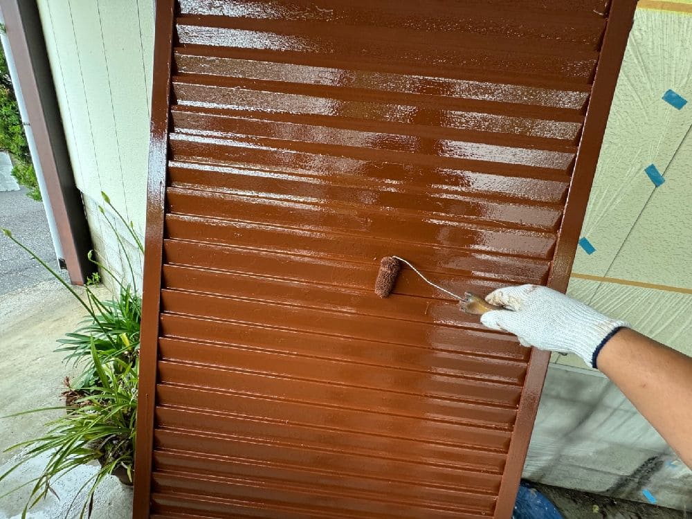 K様(津)雨戸(上塗り) 奈良市の外壁塗装、屋根塗装をリペイント匠が施工した写真