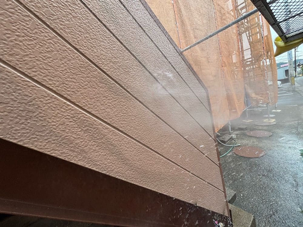 O様(志摩)高圧洗浄(外壁) (2) 奈良市の外壁塗装、屋根塗装、屋根工事、防水工事をリペイント匠が施工した写真