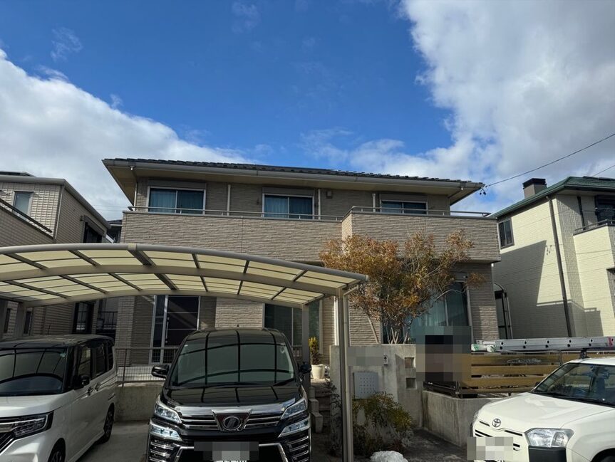 U様(三重郡奈良市)施工前_外壁全体 (2) 三重郡奈良市の外壁塗装をリペイント匠が施工した写真