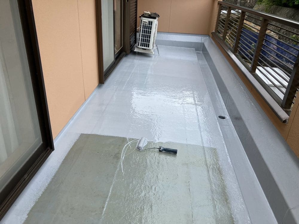生駒市_S様_防水(一層目) 生駒市の防水工事をリペイント匠が施工した写真