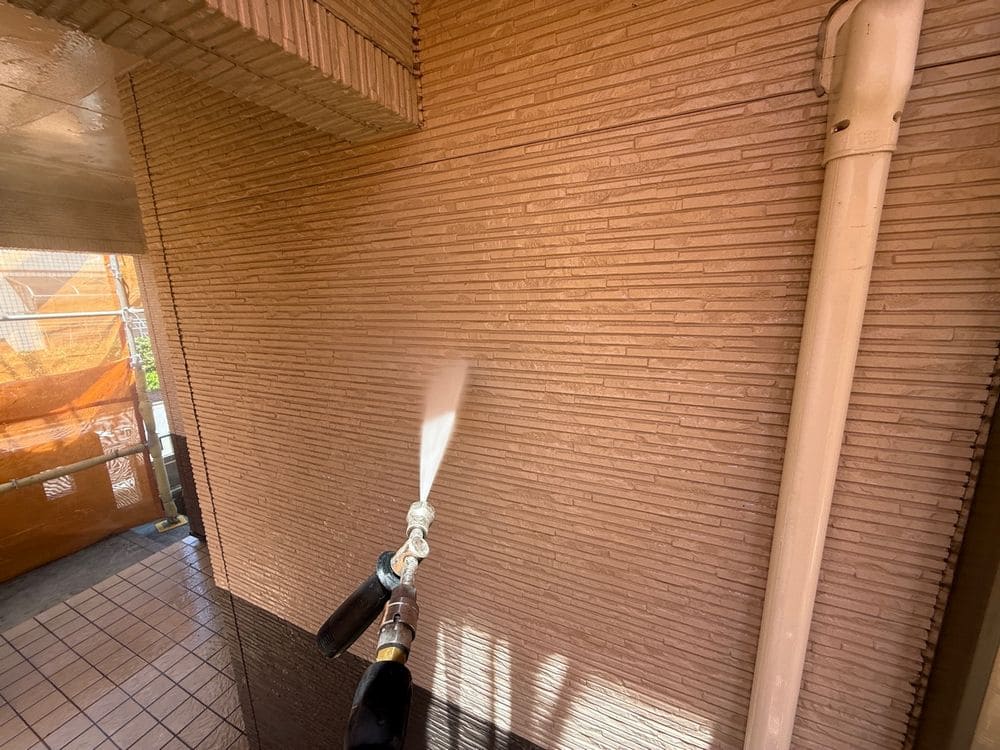 T様(生駒市)外壁_高圧洗浄2 生駒市の外壁塗装をリペイント匠が施工した写真