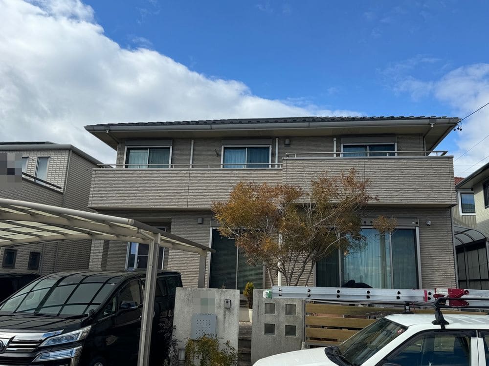 U様(三重郡奈良市)施工前_外壁全体 三重郡奈良市の外壁塗装をリペイント匠が施工した写真