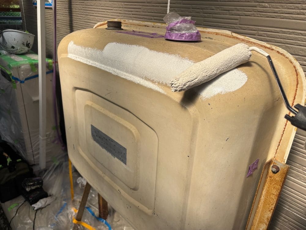 O様(生駒市)タンク_1回目 生駒市の外壁塗装、屋根塗装をリペイント匠が施工した写真