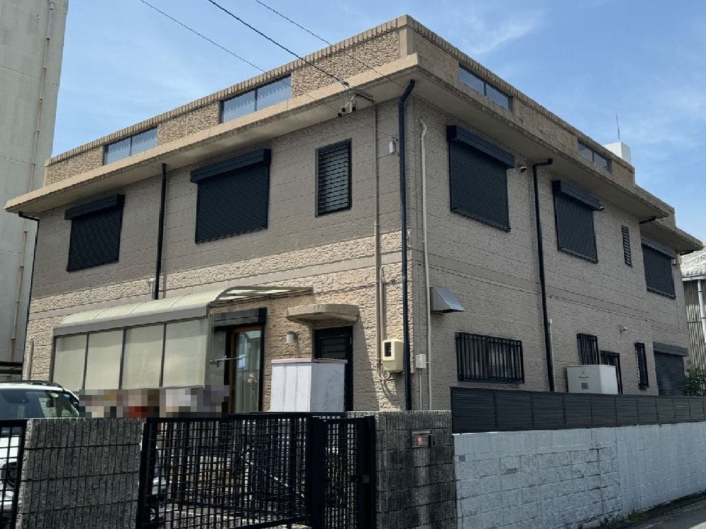 H様(四日市)施工前_外壁全体 (3) 奈良市の外壁塗装、防水工事をリペイント匠が施工した写真
