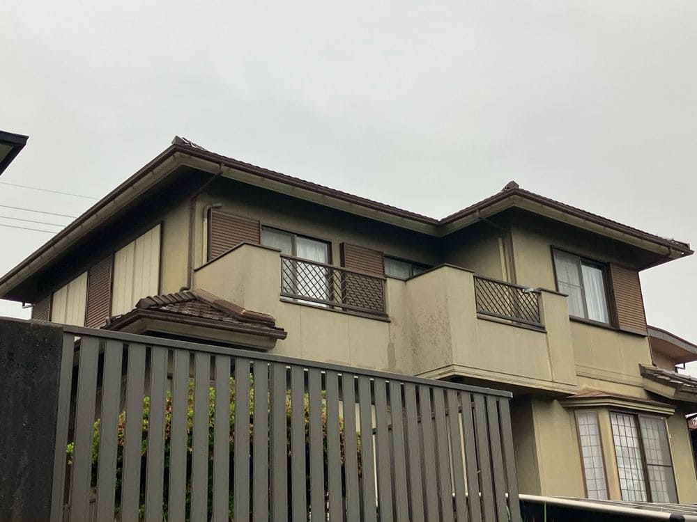 (奈良市)施工前_外壁全体 奈良市の外壁塗装、防水工事をリペイント匠が施工した写真