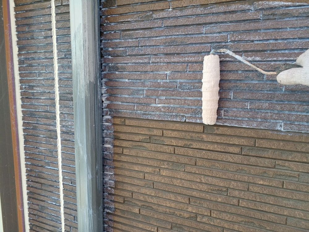 K様(奈良市員弁町)外壁(下塗り2) 奈良市の外壁塗装、防水工事をリペイント匠が施工した写真