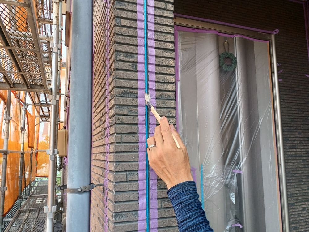 K様(奈良市員弁町)シール(プライマー塗布) 奈良市の外壁塗装、防水工事をリペイント匠が施工した写真