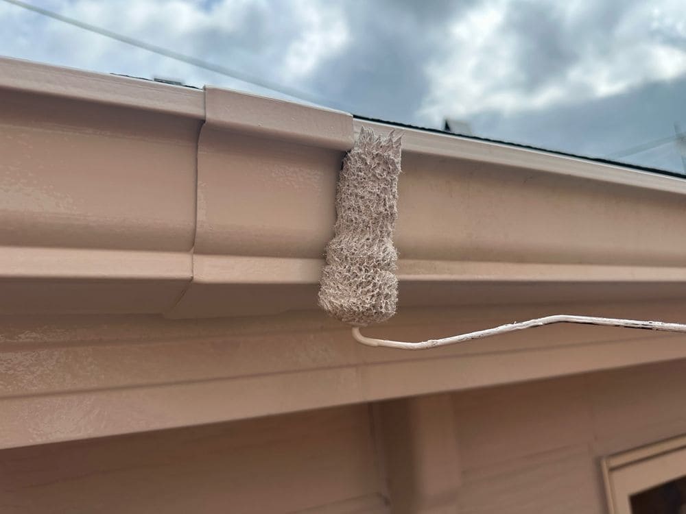生駒市_M様_横樋(中塗り) 生駒市の外壁塗装、屋根塗装をリペイント匠が施工した写真