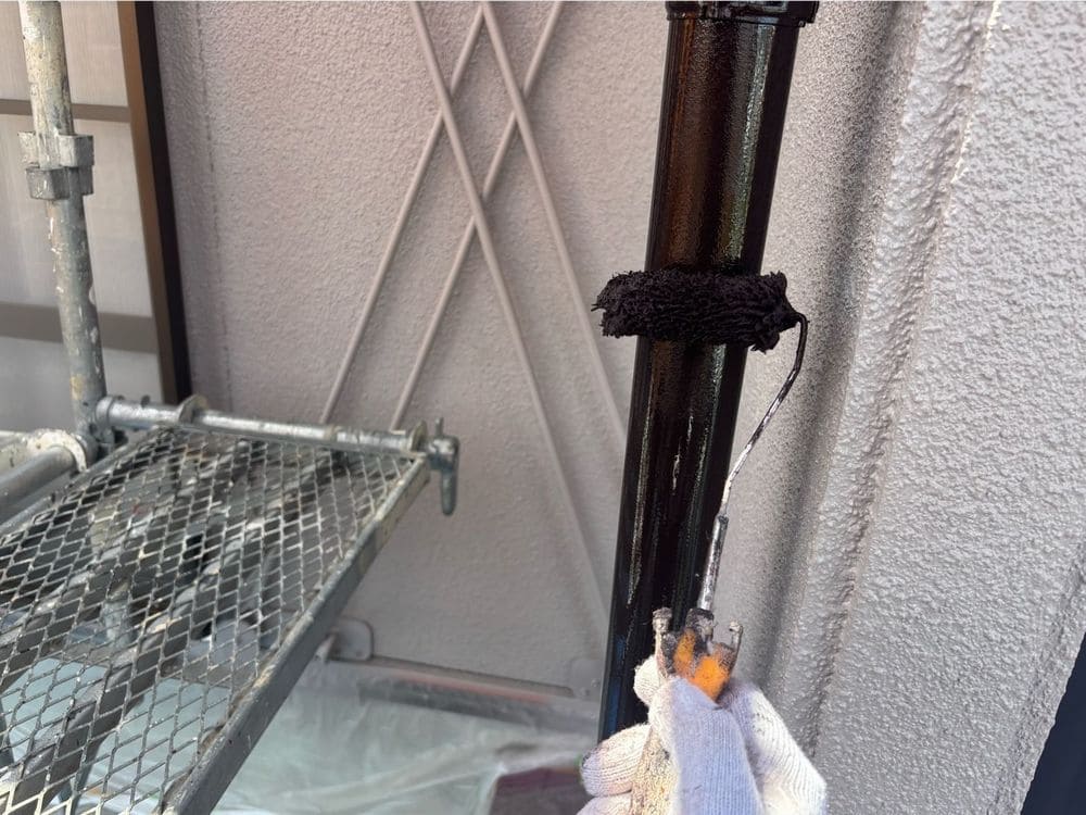 H様(奈良市)樋(上塗り) 奈良市の外壁塗装と防水工事をリペイント匠が施工した写真