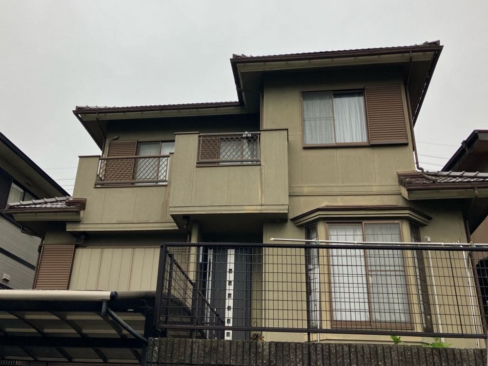 (奈良市)施工前_外壁全体 奈良市の外壁塗装、防水工事をリペイント匠が施工した写真