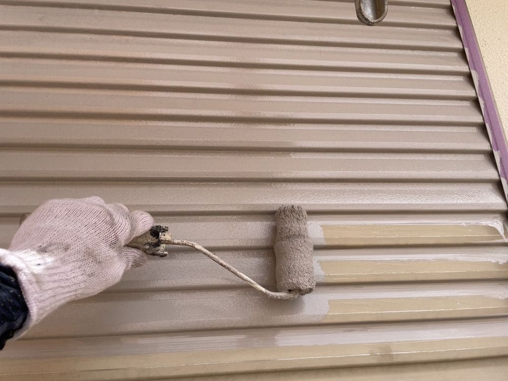 T様(三重郡)雨戸_1回目 奈良市の外壁・屋根塗装をリペイント匠が施工した写真