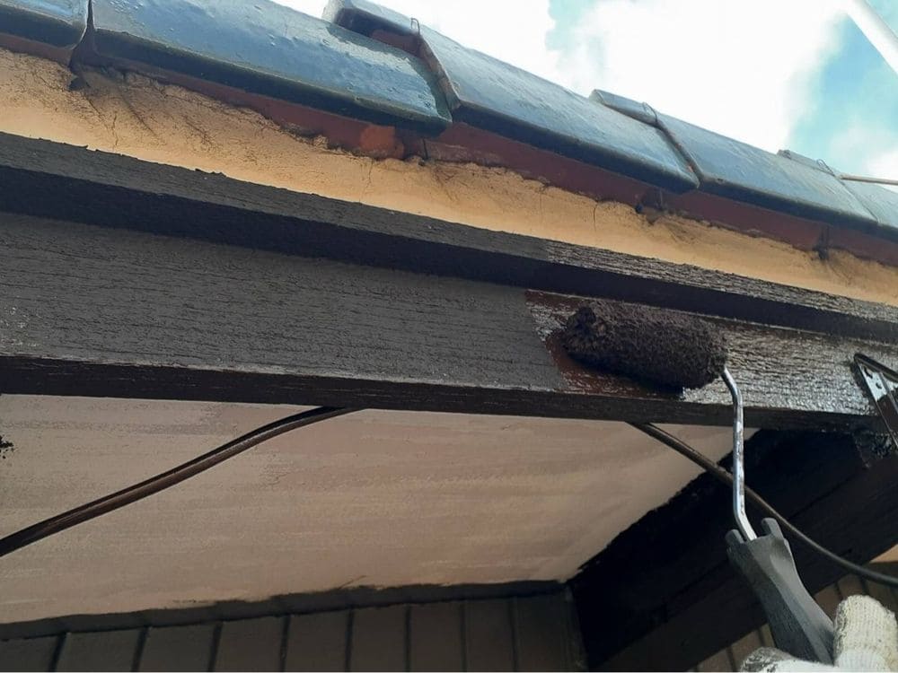 奈良市H様_破風(中塗り) 奈良市の外壁塗装をリペイント匠が施工した写真
