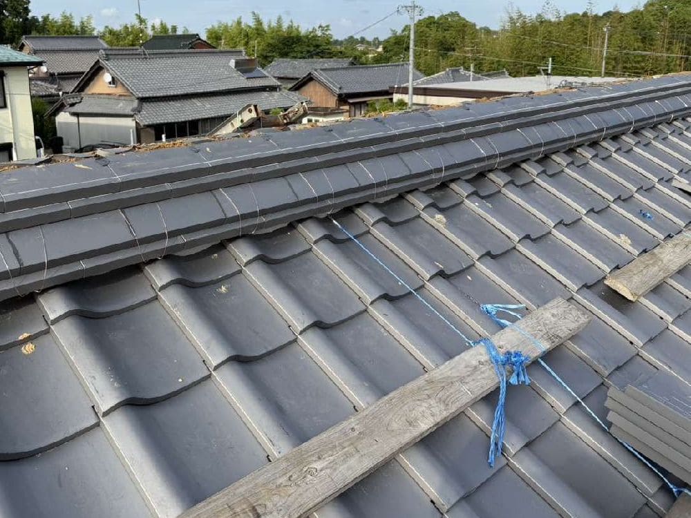 I様_亀山_大棟_施工中2 生駒市の屋根工事をリペイント匠が施工した写真