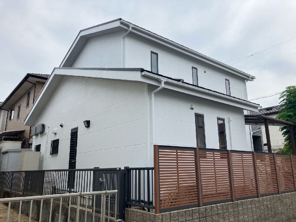 K様(津)施工後_外壁全体 (5) 奈良市の外壁塗装、屋根塗装、防水工事をリペイント匠が施工した写真