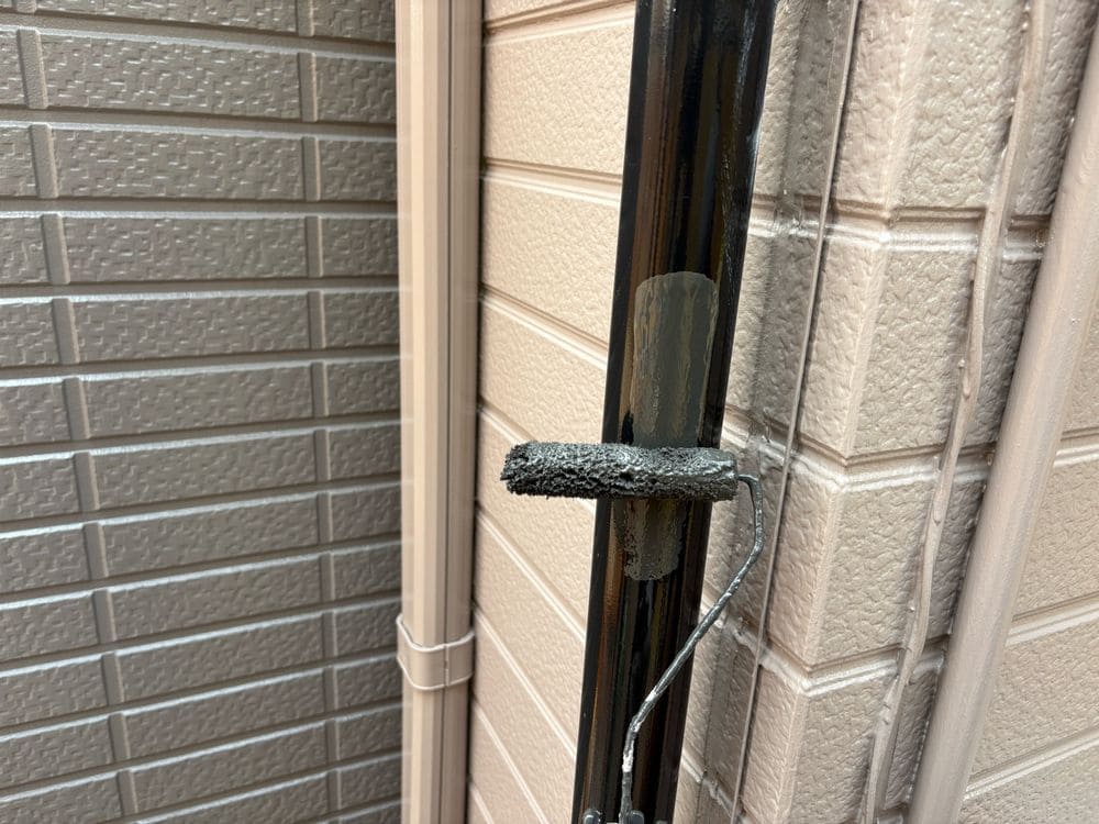 S様(奈良市)樋(中塗り) 奈良市の外壁塗装、屋根塗装、防水工事をリペイント匠が施工した写真
