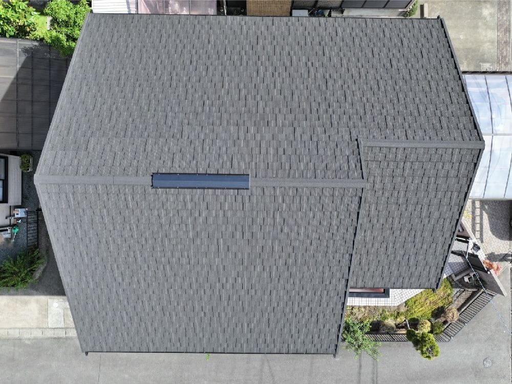 Y様(津)施工後_屋根全体 (2) 奈良市の外壁塗装、屋根工事をリペイント匠が施工した写真