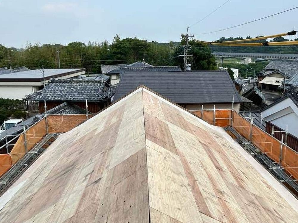 I様_亀山_大工工事_葺き替え時コンパネ貼り1 生駒市の屋根工事をリペイント匠が施工した写真