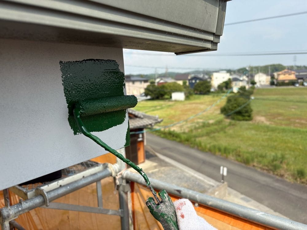 I様(奈良市員弁町)鼻隠し(中塗り) 奈良市の外壁塗装をリペイント匠が施工した写真