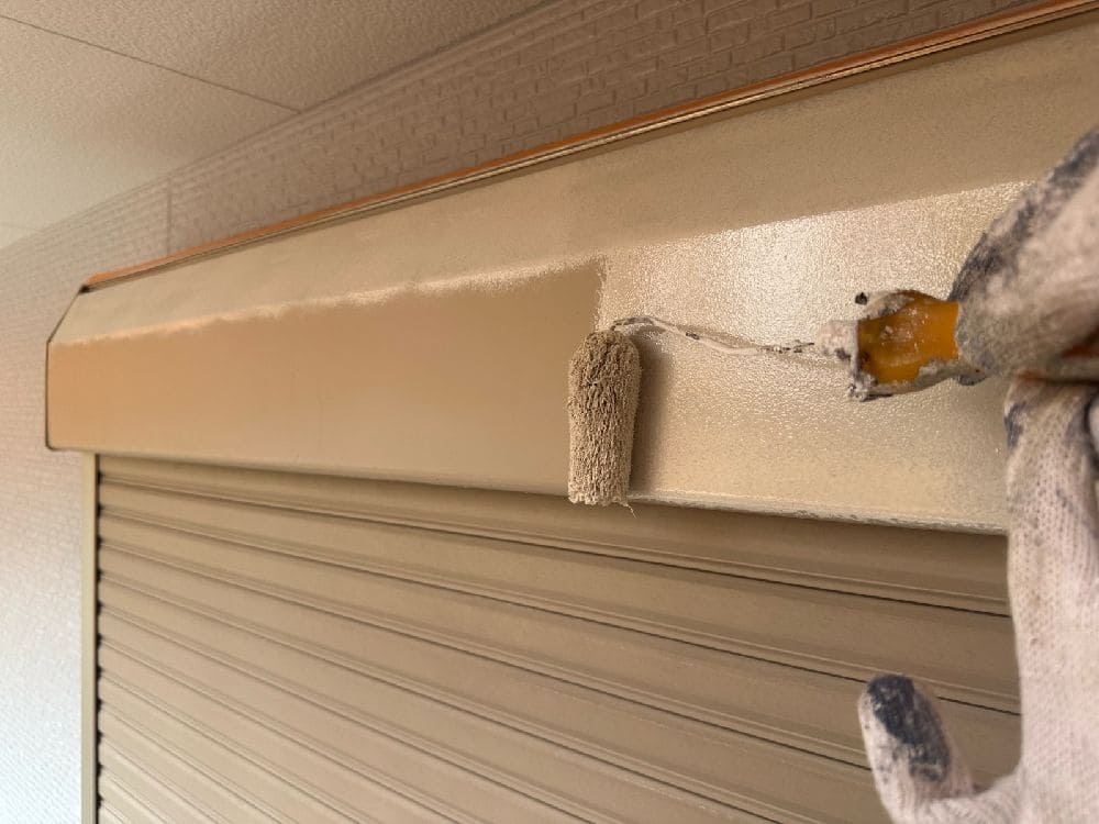 S様(津)シャッター(下塗り) 奈良市の外壁塗装、屋根塗装をリペイント匠が施工した写真
