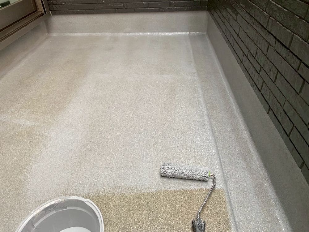M様(津)防水(一層目) 奈良市の外壁塗装、防水工事をリペイント匠が施工した写真