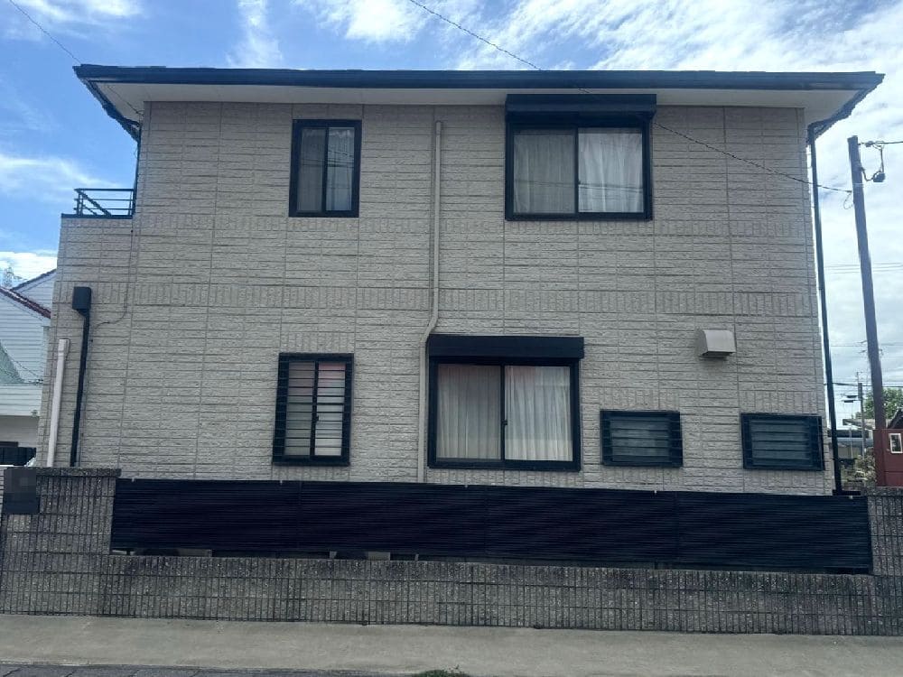 U様(四日市)施工前_外壁全体 (2) 奈良市の外壁塗装、屋根塗装をリペイント匠が施工した写真