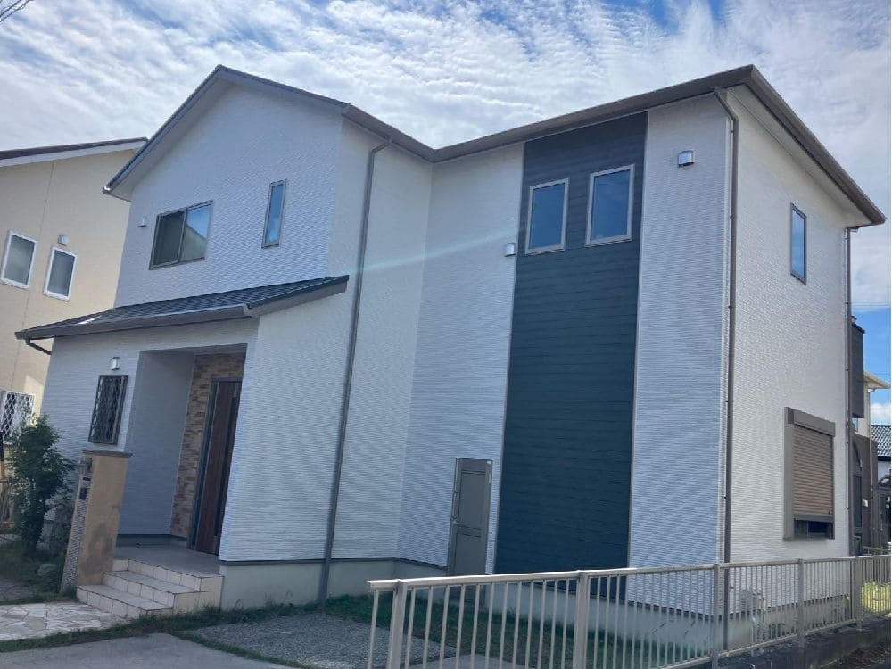 H様(津)施工後_外壁全体 (3) 奈良市の外壁塗装、屋根塗装、防水工事をリペイント匠が施工した写真