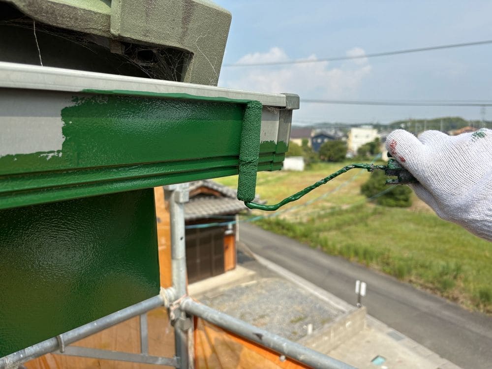 I様(奈良市員弁町)樋(中塗り) 奈良市の外壁塗装をリペイント匠が施工した写真