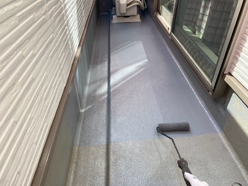 H様(津)防水(トップコート) (3) 奈良市の外壁塗装、屋根塗装、防水工事をリペイント匠が施工した写真