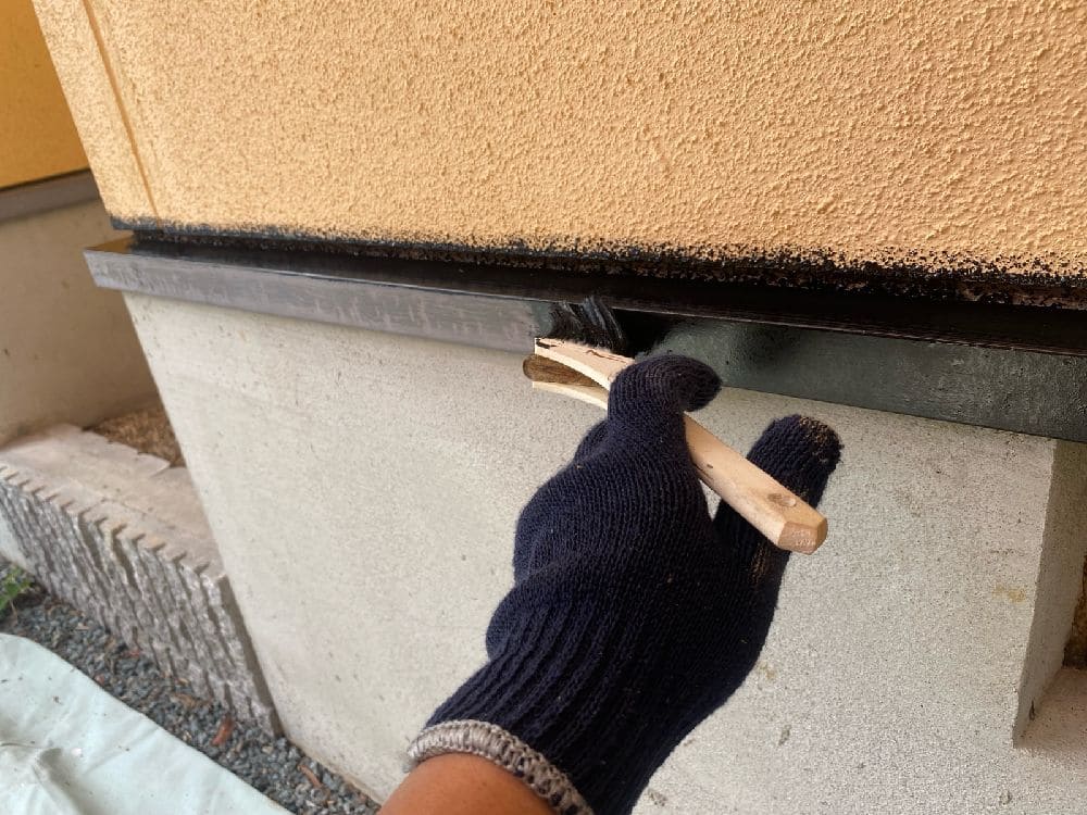 M様(津)水切り(下塗り) 奈良市の外壁塗装をリペイント匠が施工した写真