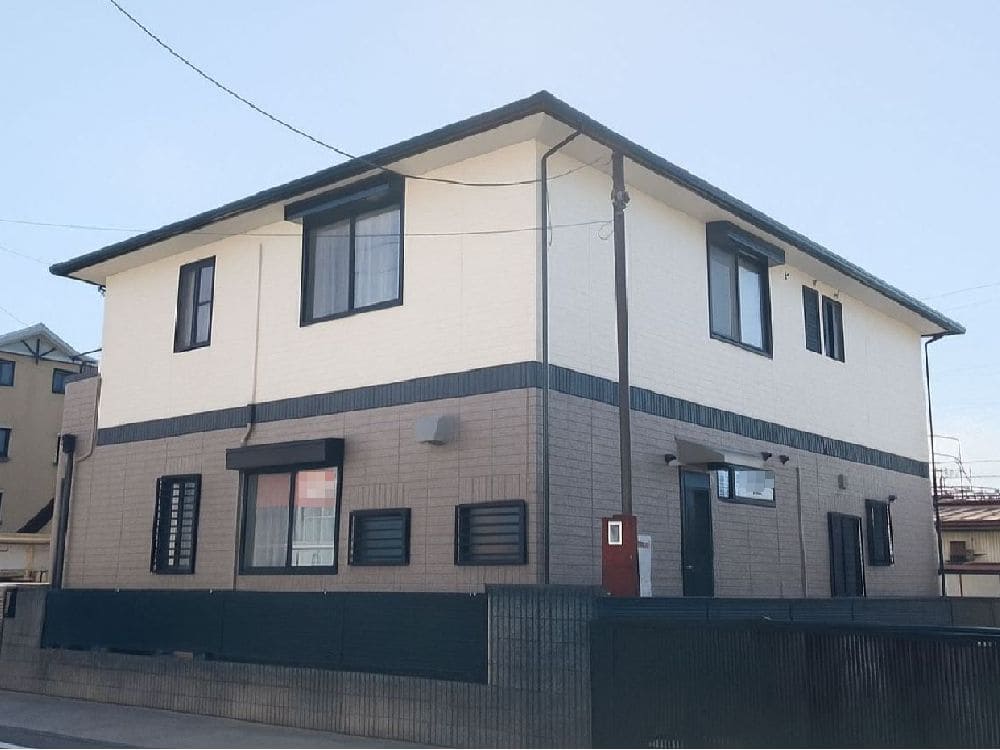 U様(四日市)施工後_外壁全体 (3) 奈良市の外壁塗装、屋根塗装をリペイント匠が施工した写真