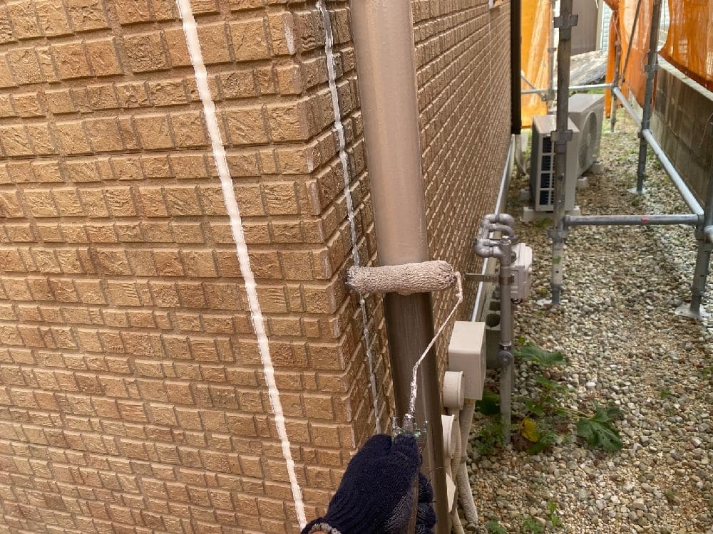 A様(津)樋(中塗り) 奈良市の外壁塗装、防水工事をリペイント匠が施工した写真