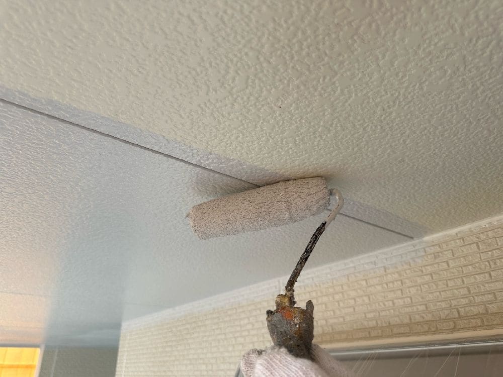 S様(津)軒天(中塗り) 奈良市の外壁塗装、屋根塗装をリペイント匠が施工した写真