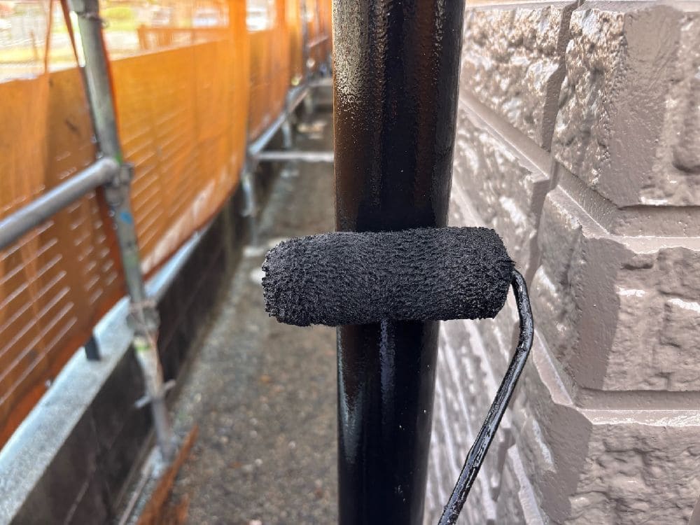 U様(四日市)樋(上塗り) 奈良市の外壁塗装、屋根塗装をリペイント匠が施工した写真