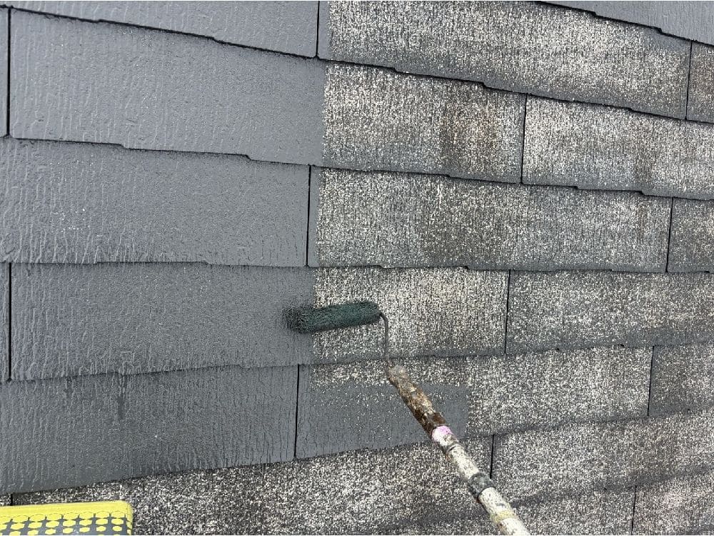 H様(津)屋根(中塗り1) 奈良市の外壁塗装、屋根塗装、防水工事をリペイント匠が施工した写真