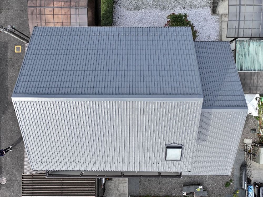 M様(亀山)施工後_屋根全体 生駒市の外壁塗装、屋根塗装をリペイント匠が施工した写真