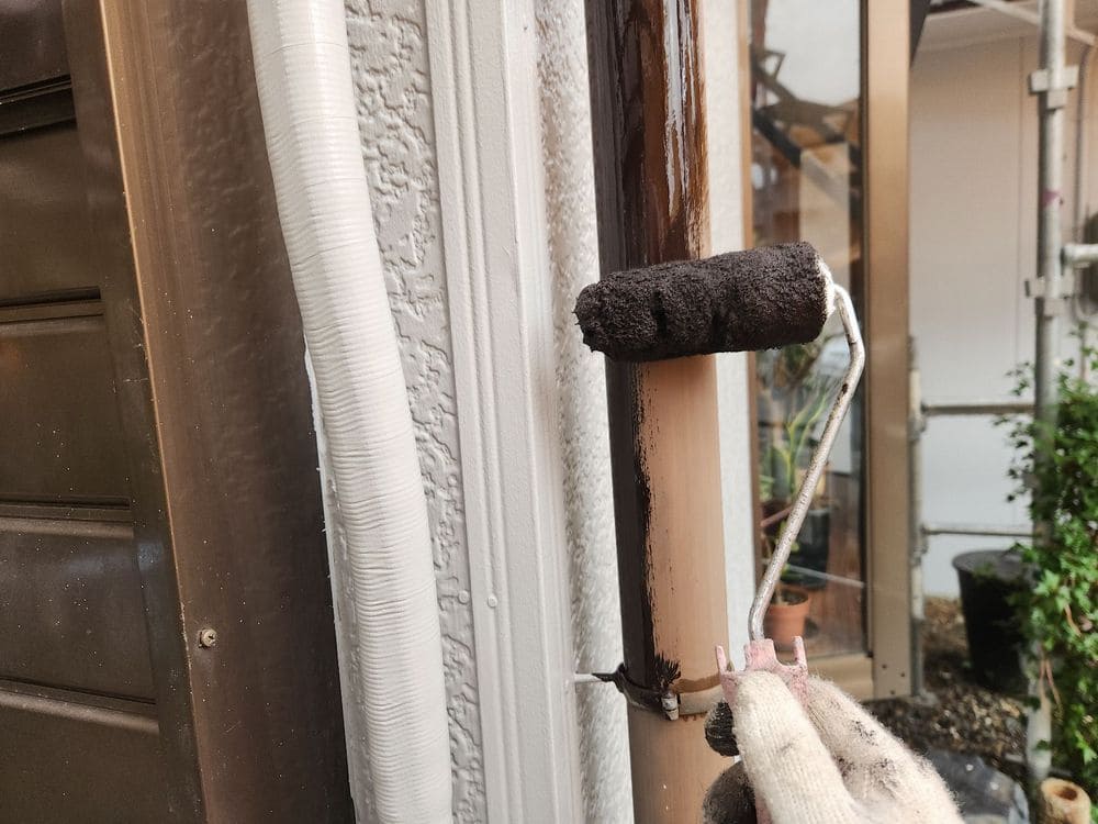 S様(生駒市)樋‗1回目 生駒市で外壁・屋根塗装をリペイント匠が施工した写真