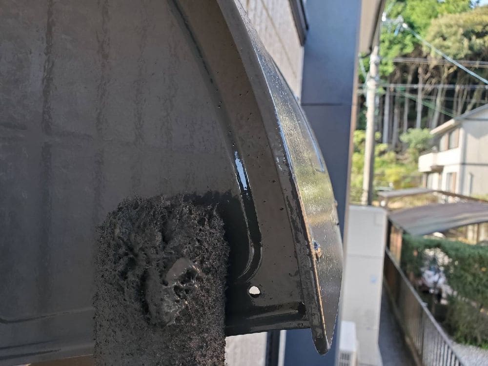 M様(亀山)換気フード(中塗り) 生駒市の外壁塗装、屋根塗装をリペイント匠が施工した写真