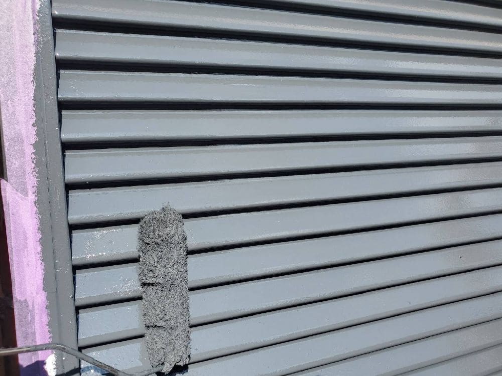 M様(亀山)雨戸(上塗り) 生駒市の外壁塗装、屋根塗装をリペイント匠が施工した写真