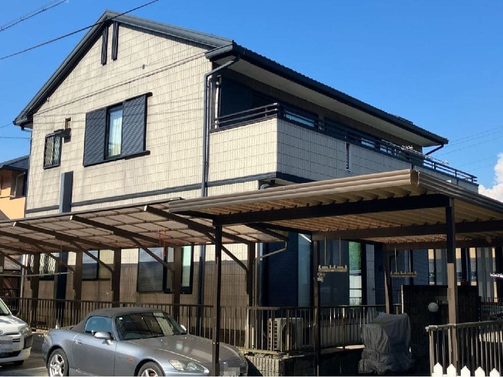 M様(亀山)施工前_外壁全体 (3) 生駒市の外壁塗装、屋根塗装をリペイント匠が施工した写真