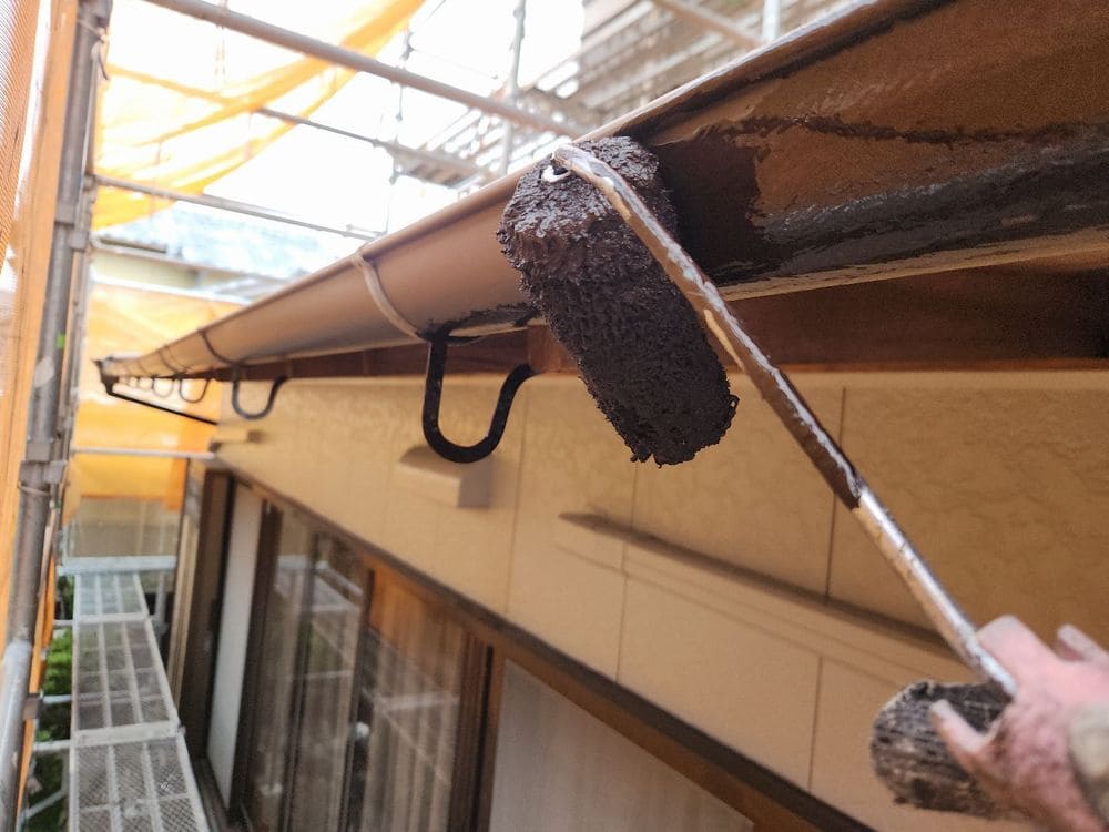 S様(生駒市)横樋‗1回目 生駒市で外壁・屋根塗装をリペイント匠が施工した写真