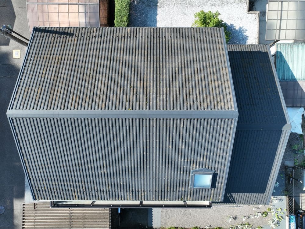 M様(生駒市加太梶ヶ坂)施工前_屋根全体 生駒市の外壁塗装、屋根塗装をリペイント匠が施工した写真
