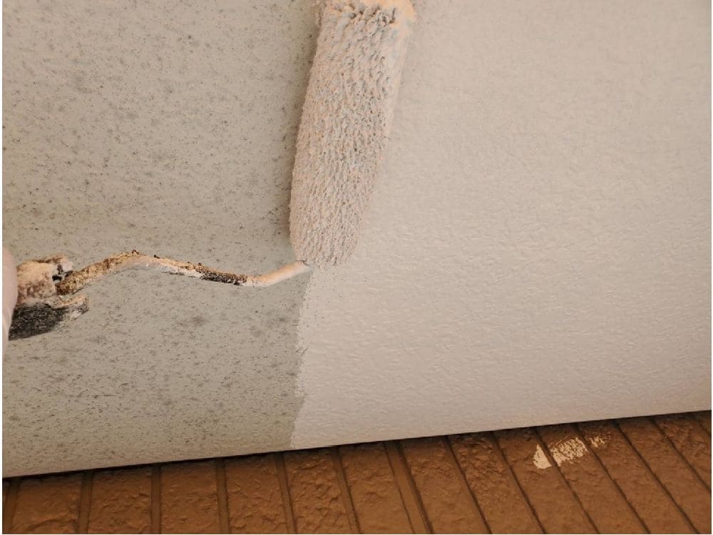 M様(亀山)軒天(中塗り) 生駒市の外壁塗装、屋根塗装をリペイント匠が施工した写真