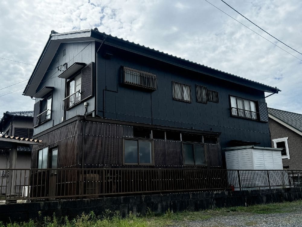 O様(四日市)施工後_外壁全体 (2) 奈良市の外壁塗装をリペイント匠が施工した写真