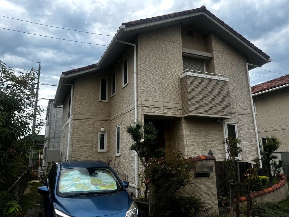 Y様(四日市)施工前_外壁全体 (3) 奈良市の外壁塗装、防水工事をリペイント匠が施工した写真