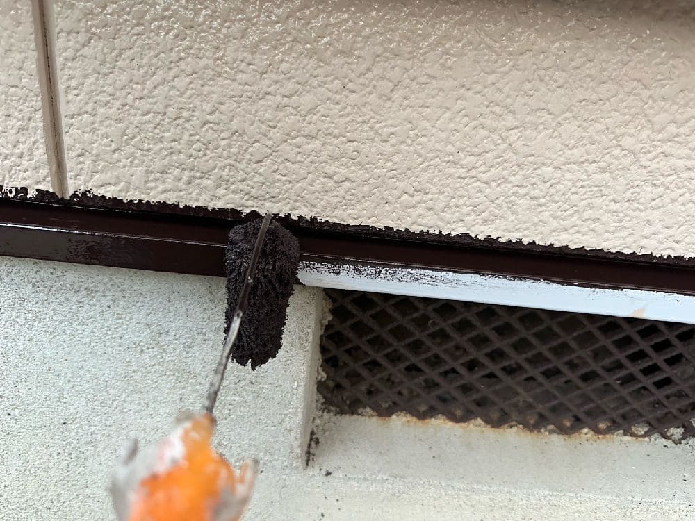 F様(津)水切り(中塗り) (3) 奈良市の外壁塗装をリペイント匠が施工した写真