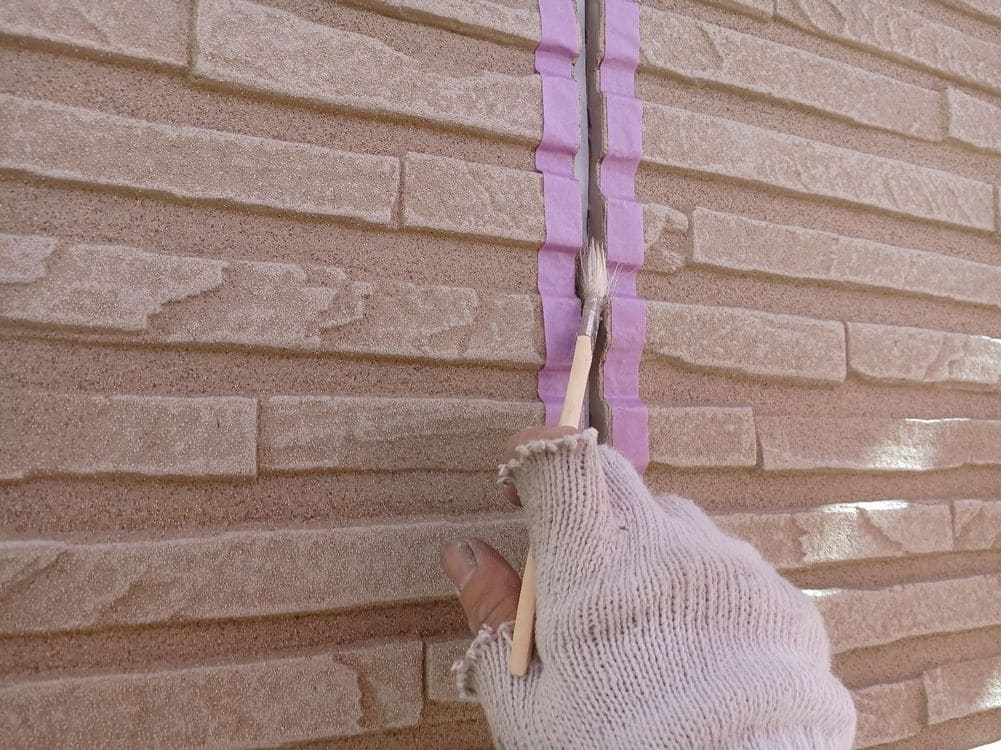 S様_生駒市_シール(プライマー塗布) 生駒市の外壁塗装、防水工事をリペイント匠が施工した写真