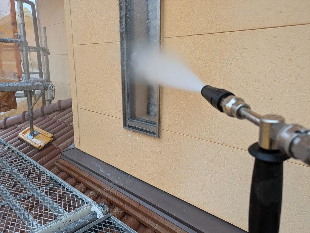 生駒市_T様_洗浄2 生駒市の外壁塗装、防水工事をリペイント匠が施工した写真